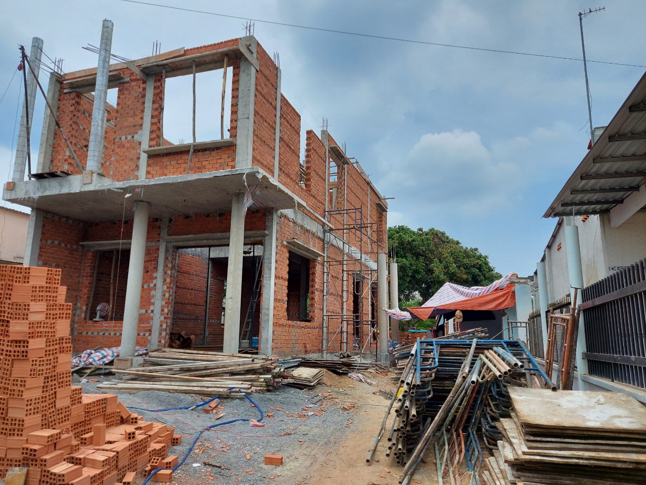 Chi phí dịch vụ thi công xây dựng